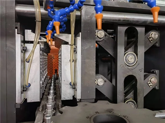 Servo Plastic Beverage Bottle Blow Molding Machine Servo Plastic Beverage Bottle Blow Molding Machine